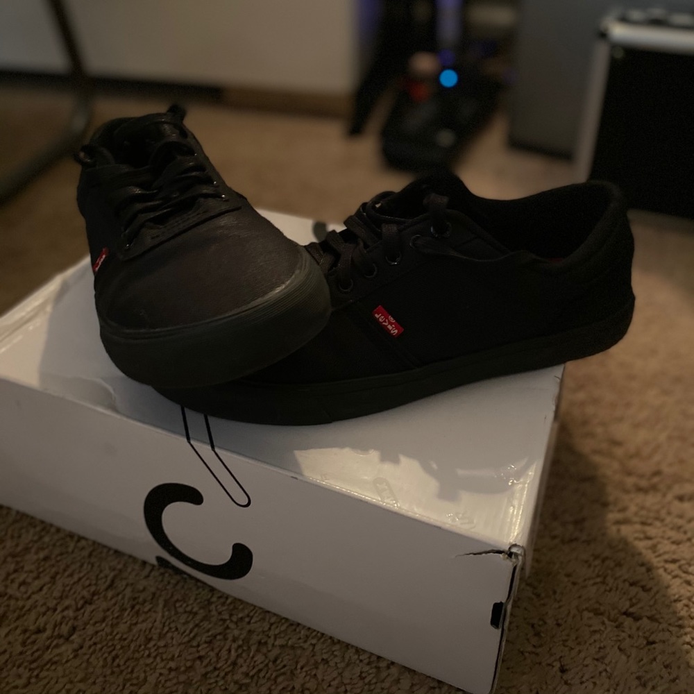 Levi’s Lowtops